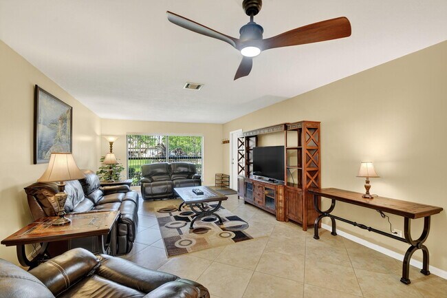 Building Photo - 4677 Robinwood Cir