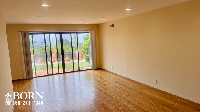 Building Photo - 1320 Lasuen Dr