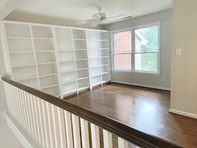 Building Photo - 5 Spring House Rd