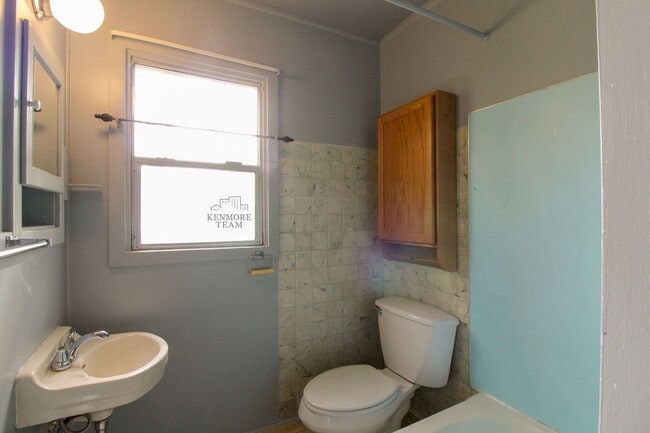 Building Photo - RENT SPECIAL: 2 Bed/1 Bath Duplex in Central Richland