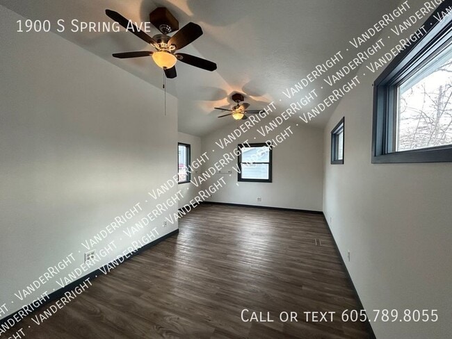 Building Photo - Spacious 4 Bedroom House With Huge Garage!
