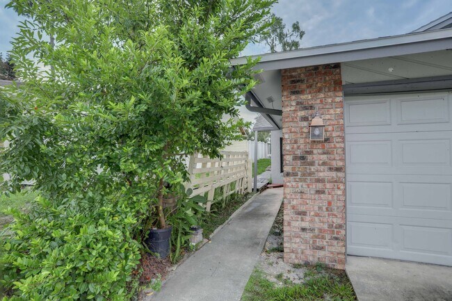 Building Photo - 370 Springdale Dr