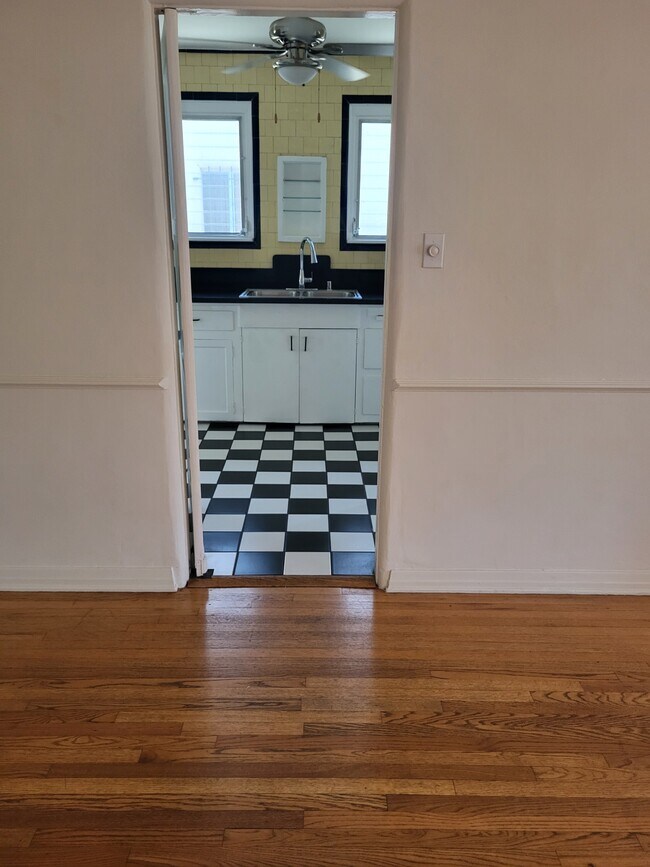 Building Photo - 346 N Alfred St