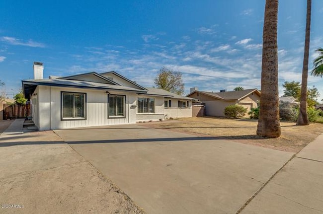Building Photo - 110 W Del Rio Dr