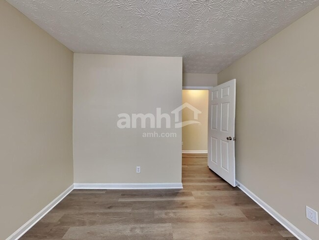 Building Photo - 820 Whitecrest Ct