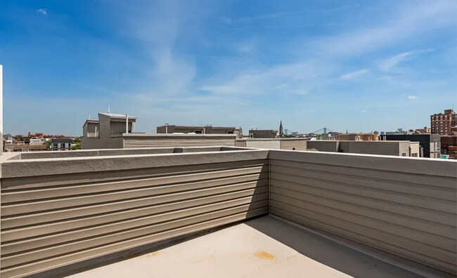 Building Photo - 1546 N Darien St