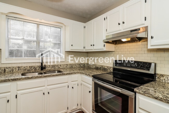 Building Photo - 4947 Farmstead Ct NE