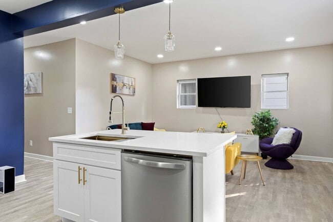 Building Photo - 1523 S East St