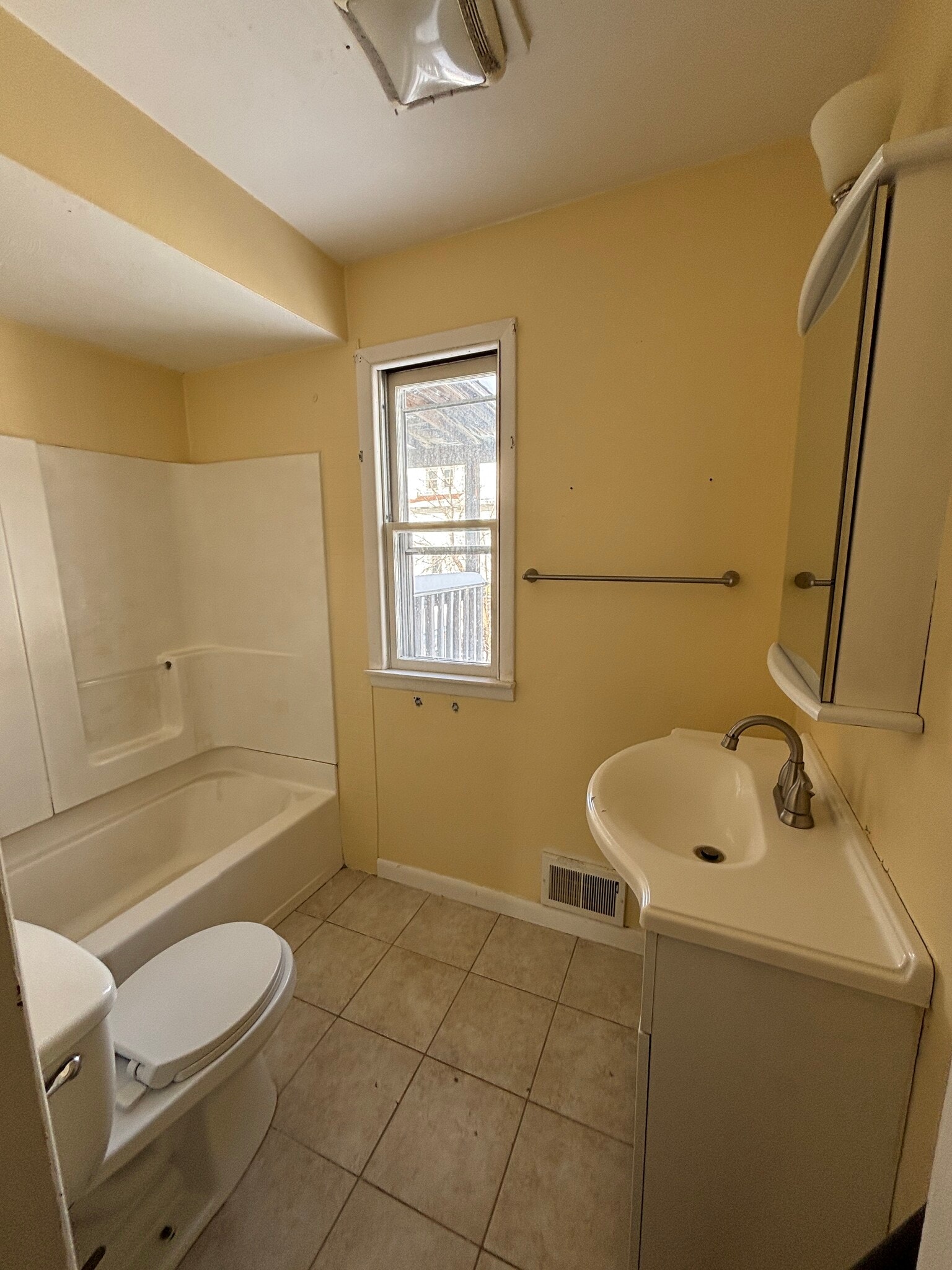 Building Photo - 162 Seminary Ave