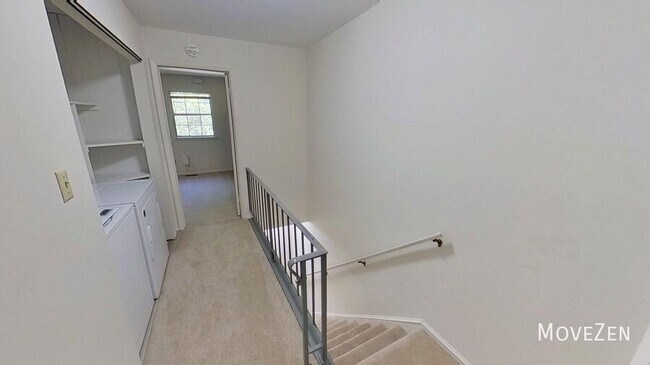 Building Photo - 5805 Nottoway Ct