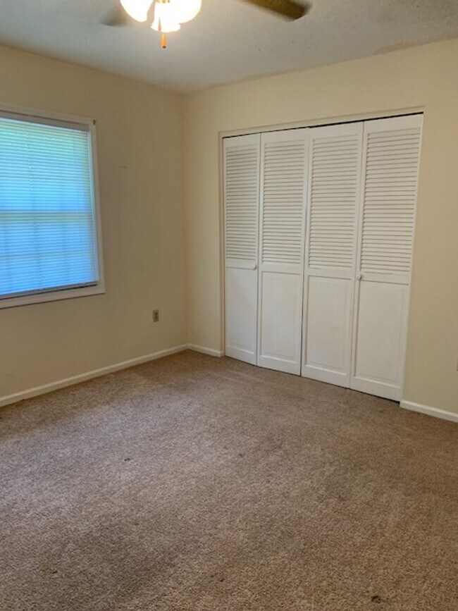 Building Photo - Condo in Roanoke Rapids Located Near Inter...