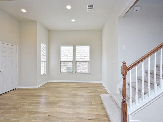 Building Photo - Spacious North Austin Gem: Modern Comfort,...