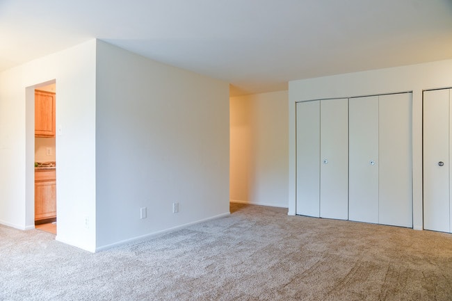 Building Photo - Applegate