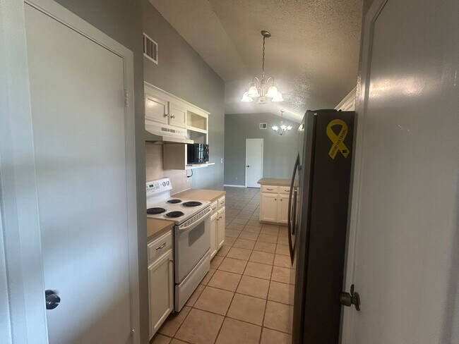 Building Photo - 339 S Pleasant Hill Rd