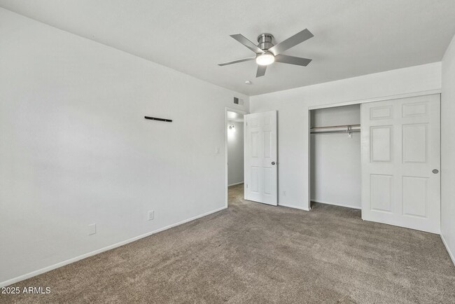 Building Photo - 1209 E Townley Ave