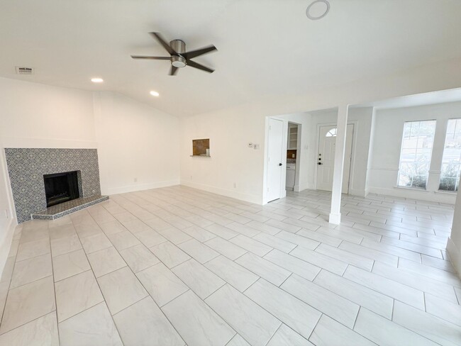 Building Photo - 7528-7528 Thistle Ln