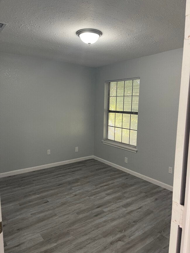 Building Photo - 2332 Sherry St