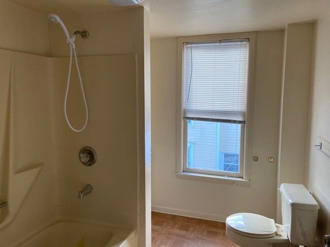 Building Photo - 56 Lincoln Ave