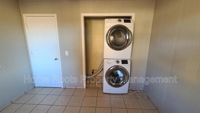 Building Photo - 1036 W Hendrix St