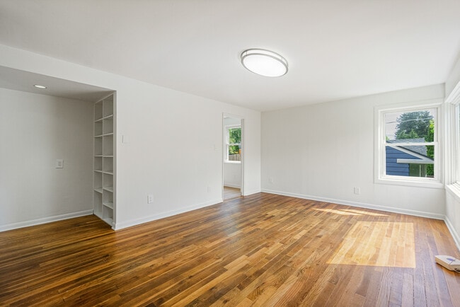 Building Photo - 6522 16th Ave SW