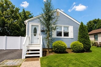 Building Photo - 246 Brookside Ave
