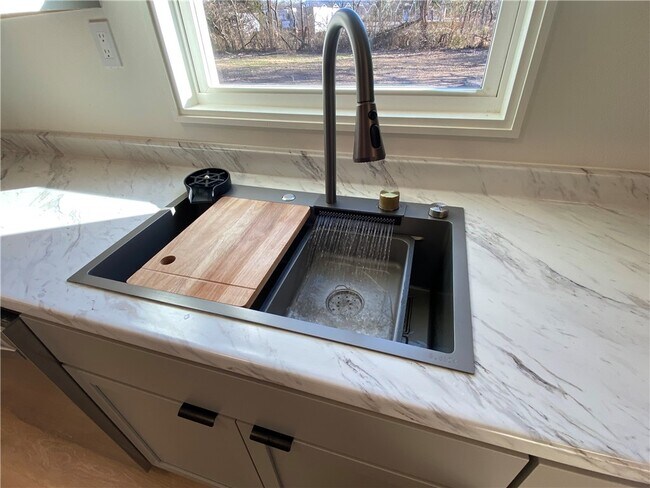 Building Photo - 6668 W Wedington Dr