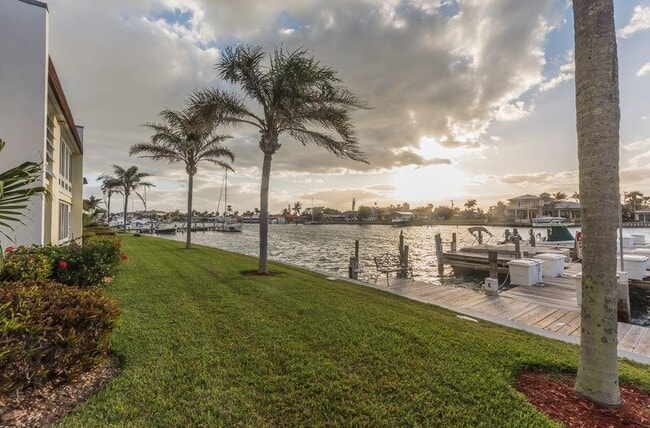 Building Photo - 1315 Bayshore Dr