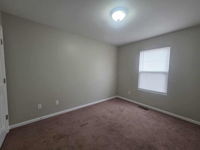 Building Photo - 936 W 8th St