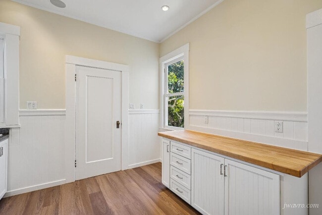 Building Photo - 342 4th Ave