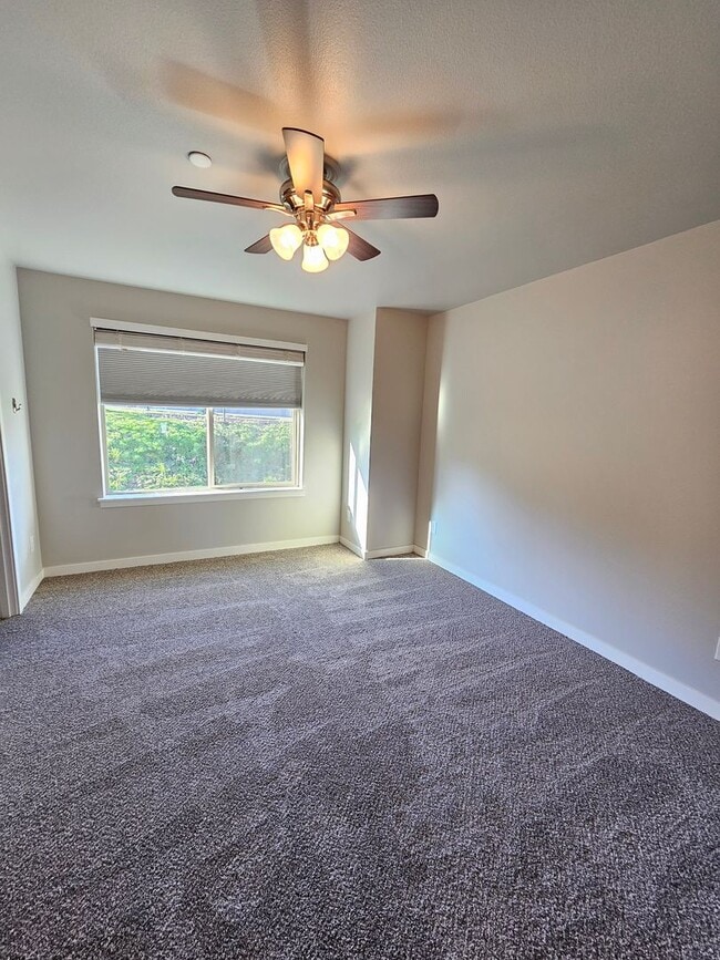 Building Photo - Bremerton Townhome with Puget Sound Views