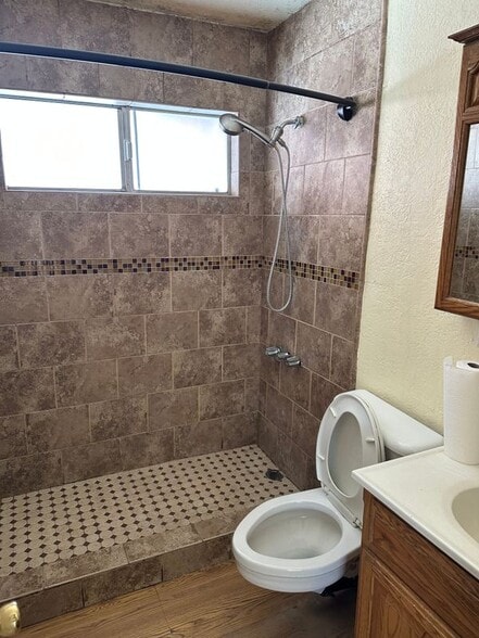 Building Photo - 200 E Country Club Blvd