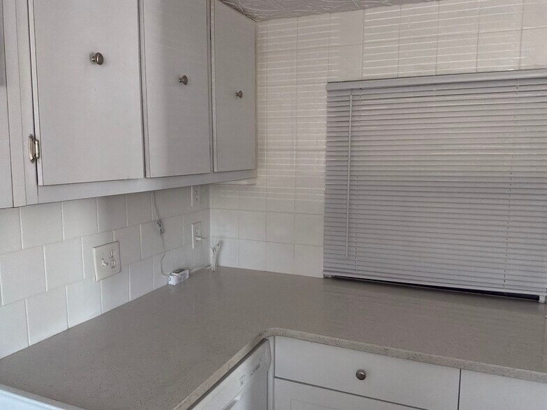 Kitchen - 4600 Ocean Beach Blvd