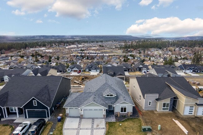Building Photo - Luxury Four Bedroom with Breathtaking Views