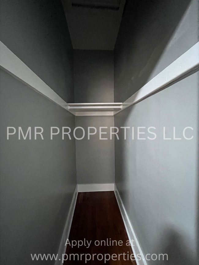 Building Photo - 2 Bedrooms / 1 Bathroom House