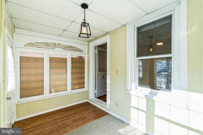 Building Photo - 1116 Maple St