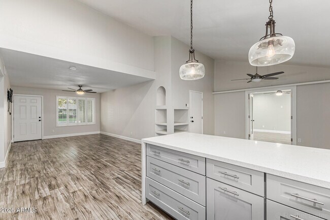 Building Photo - 3217 N Ellis St