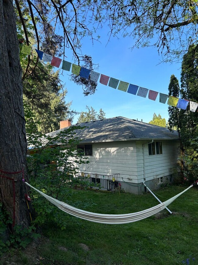 Building Photo - dege01