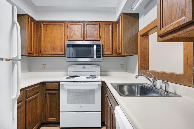 Building Photo - 5544 Kaplan Dr