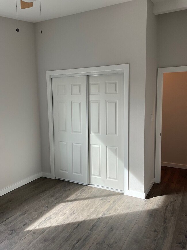 Building Photo - Nicely remodeled 1bd apt close to downtown