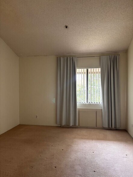 Building Photo - 5765 Friars Rd