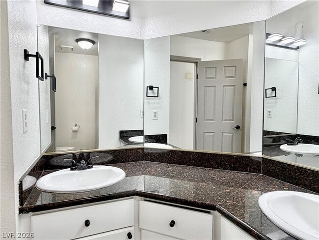 Building Photo - 6251 Desert Sun Dr