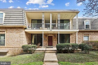 Building Photo - 3127 Patrick Henry Dr