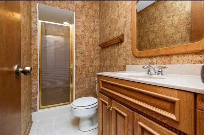 3/4 bathroom - 810 NW School St