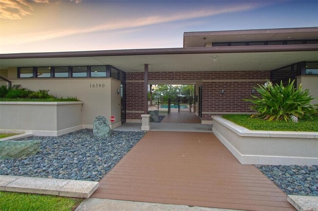 Building Photo - 8078 Glenlloyd Ave