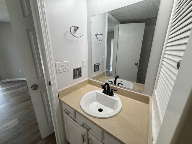 Building Photo - 3609-B-28 Juneau Rd