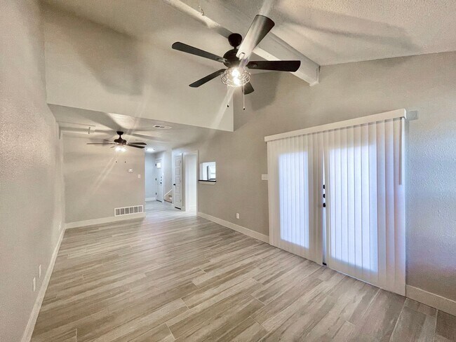 Building Photo - 1226 Royal Crest Dr