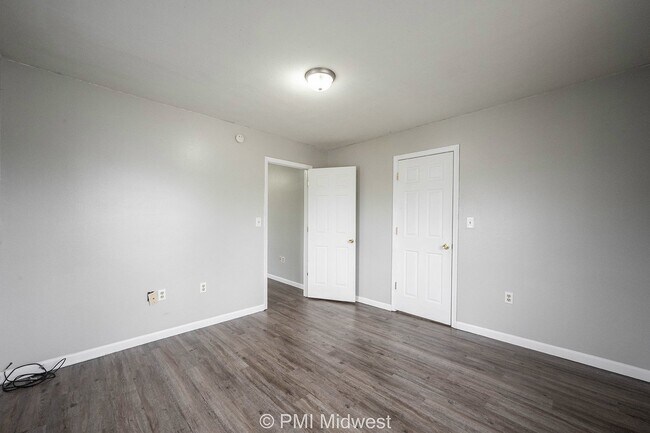 Building Photo - Cozy 2 Bed Apartment in Indianapolis with ...