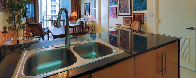 Building Photo - 1750 N Bayshore Dr