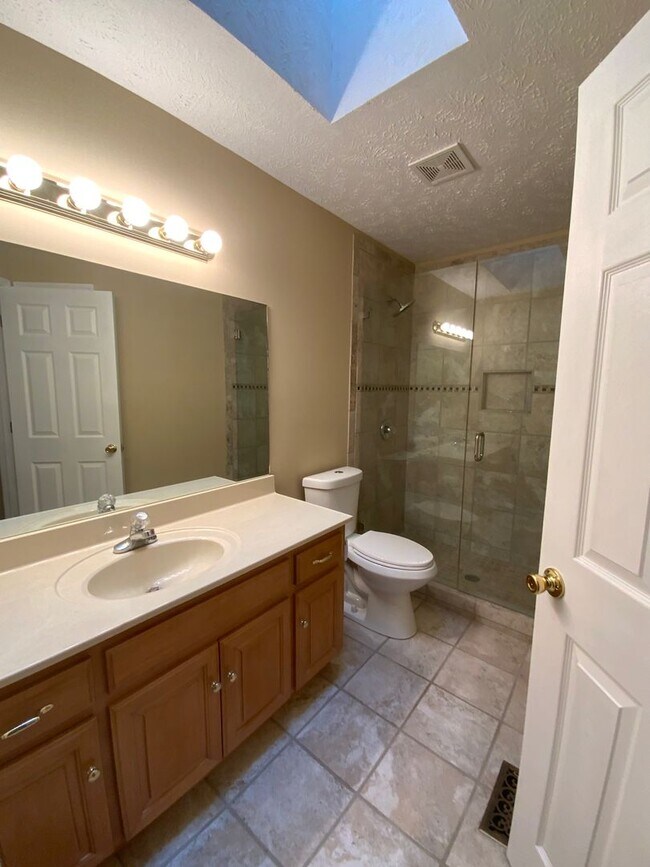 Building Photo - Lovely, well maintained Smyrna home with private wooded backyard!