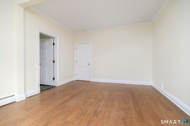 Building Photo - 18 Elm Tree Pl